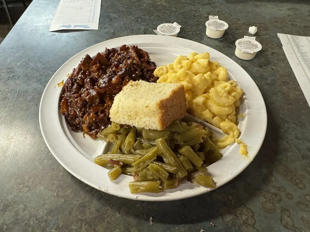 Barbecue with Green Beans and Mac and Cheese